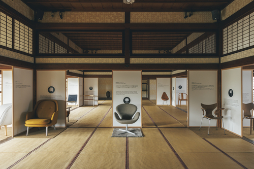 大広間とチェア